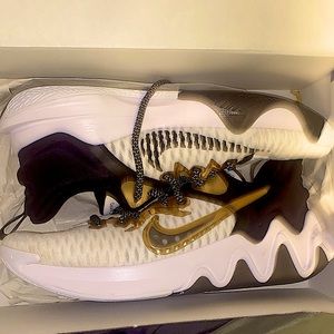 A pair of Giannis Immortality White/Metallic Gold-Black